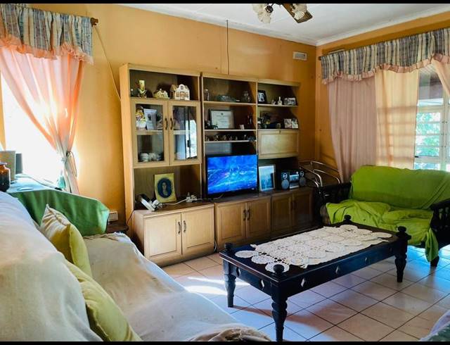 3 BEDROOM HOUSE FOR SALE IN MONTCLAIR